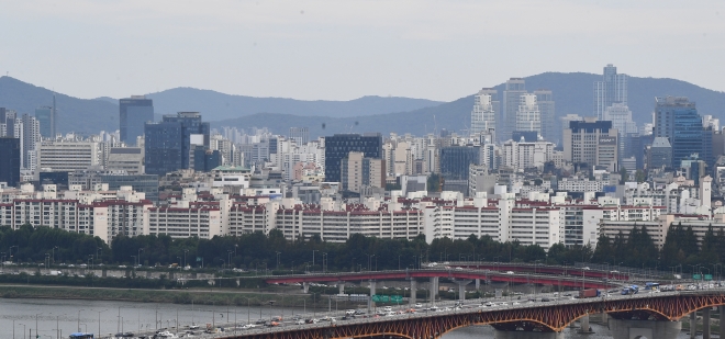 지난해 9월 성동구 응봉산에서 바라본 강남 아파트 단지.  안주영 전문기자