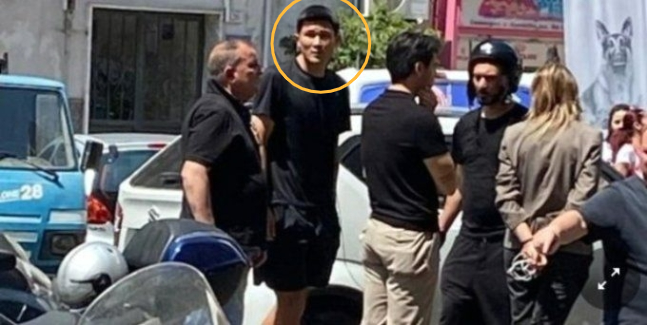 김민재가 교통사고 현장에서 무거운 표정을 짓고 있다. 이탈리아 매체 ‘일마티노’