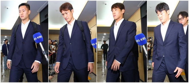 프로축구 울산 현대 소속 정승현(왼쪽부터), 박용우, 이명재, 이규성이 22일 오후 서울 종로구 대한축구협회 축구회관에서 열린 소셜네트워크서비스(SNS)를 통한 인종차별 논란 관련 상벌위원회에 각각 출석하고 있다. 연합뉴스