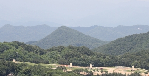사드기지 주변 비행하는 미군 헬기