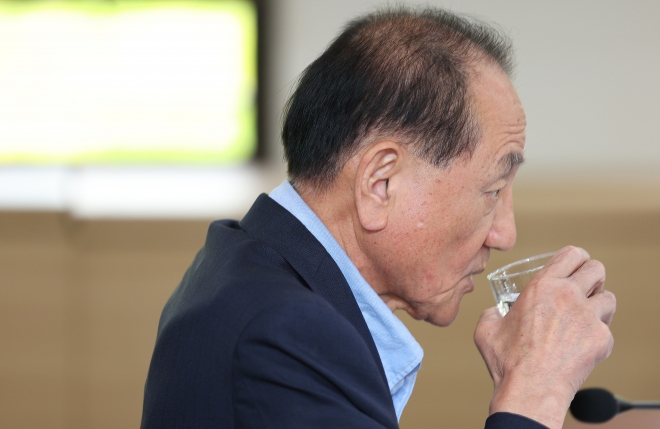 김효재 방통위원장 직무대행. 연합뉴스