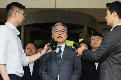 ‘의원직 상실 확정’ 입장 발표하는 최강욱 의원