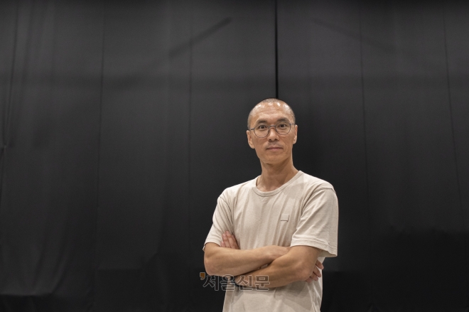 지난 5월 국립현대무용단 단장이자 예술감독에 취임한 김성용 안무가는 취임 후 첫 안무작 ‘정글-감각과 반응’을 내놨다. 류재민 기자