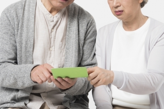 고물가로 지출은 늘고 소득은 제자리 걸음인 상황에서 명절 선물, 부모님과 조카들의 용돈 등 나가는 돈이 부담된다고 청년들은 입을 모았다(위 기사와 관련 없음). 서울신문DB