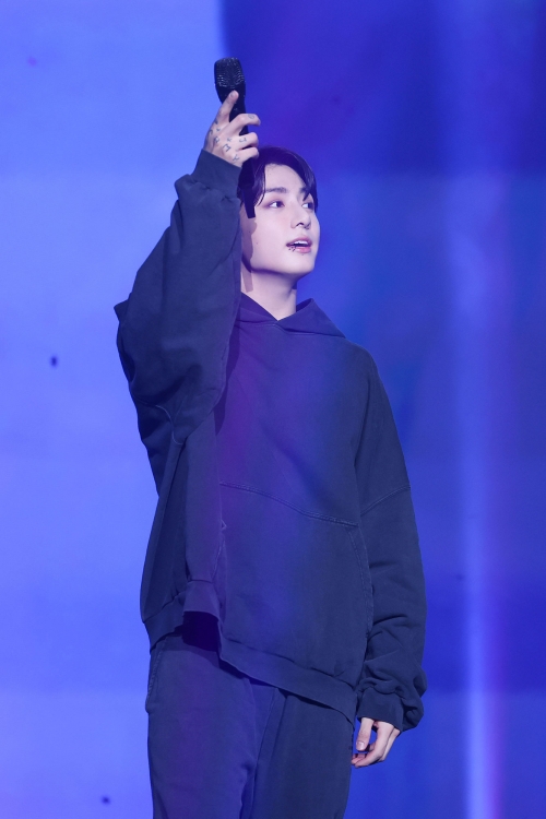 팬 쇼케이스 무대에 선 정국. 빅히트뮤직