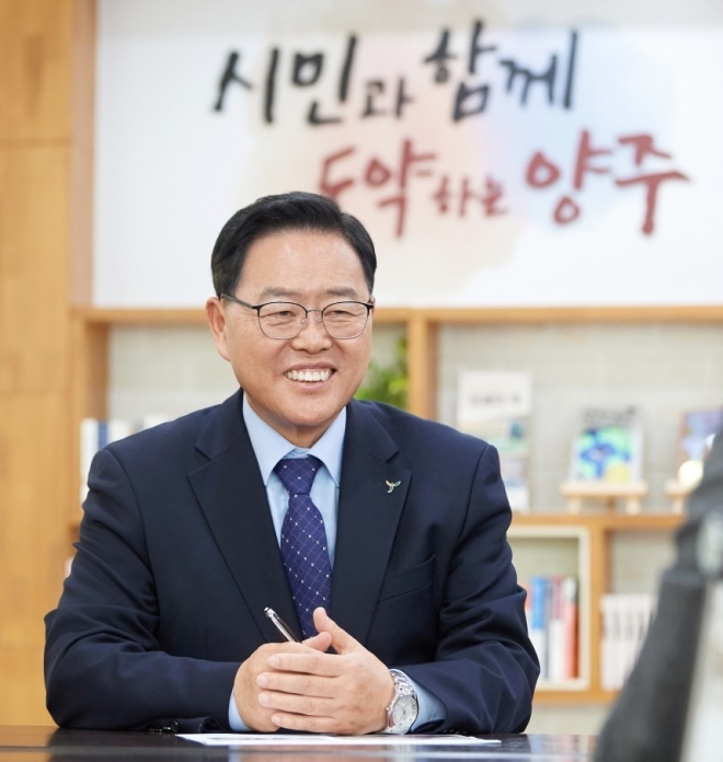 강수현 경기 양주시장이 5일 서울신문과의 인터뷰에서 올 한 해 주요 시정성과와 내년도 주요 시정계획을 설명하고 있다. 양주시 제공