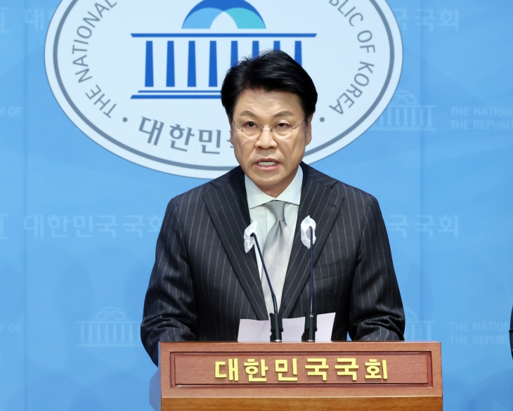 국민의힘 장제원 의원이 국회 소통관에서 22대 총선 불출마 선언을 하고 있다. 2023.12.12 연합뉴스