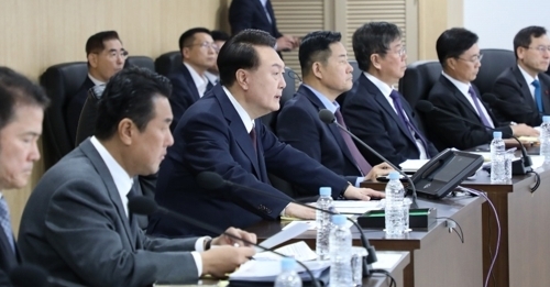 윤석열 대통령, 북한 ICBM 발사에 “한미일 공동대응 적극 추진하라”