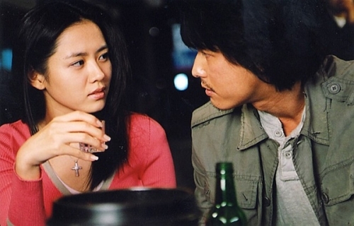 영화 ‘내 머릿속의 지우개’(2004)에는 27세의 젊은 치매 환자가 주인공이다. 최근 젊은 치매 환자가 전 세계적으로 증가세를 보인다. 유럽 연구진이 생활 습관을 바꾸면 젊은 치매는 예방이 가능하다는 연구 결과를 내놔 주목받고 있다. CJ 엔터테인먼트 제공