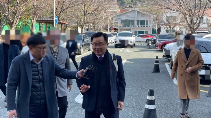 홍남표 경남 창원시장이 지난해 1월 창원시 성산구 사파동 창원지방법원에서 열린 공직선거법 위반 혐의 결심 공판에 출석하고 있다. 창원 뉴스1