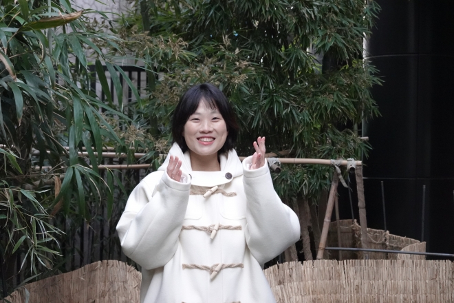 #극작가 이오진은 1986년생으로 한국예술종합학교 연극원 극작과를 졸업하고 뉴욕시립대 브룩클린칼리지에서 연극학 석사학위를 받았다. 지난해 두산연강예술상 공연부문을 수상했다. 대표작으로 ‘콜타임’ 등이 있다. 오경진 기자