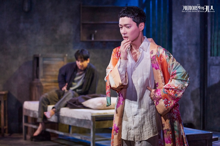 연극 ‘거미여인의 키스’ 공연 사진. 레드앤블루 제공