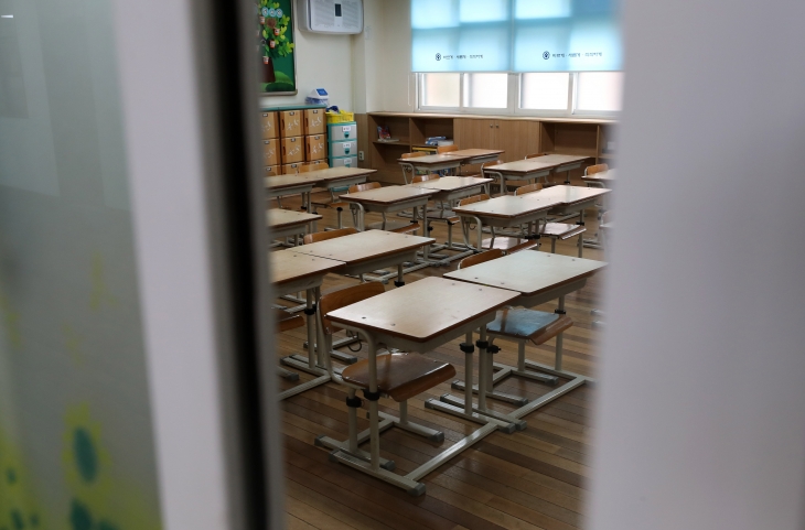 ADHD 아이들은 사회적 친밀감을 맺는 데 어려움을 겪기 때문에 치료는 텅 빈 교실 속에서 친구를 찾는 여정에 비유되기도 한다. 연합뉴스