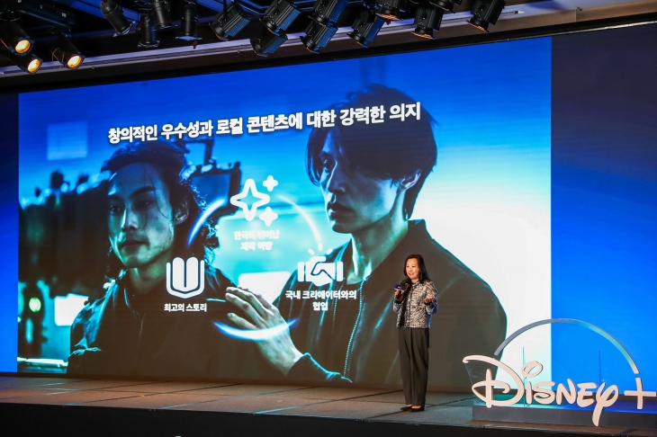 캐롤 초이 월트디즈니 아태지역 오리지널 콘텐츠 전략 총괄(EVP)가 12일 서울 JW 메리어트 동대문 스퀘어 서울에서 ‘2024 디즈니+ 콘텐츠 라인업 미디어 데이’에서 한국 투자 계획을 설명하고 있다. 디즈니+
