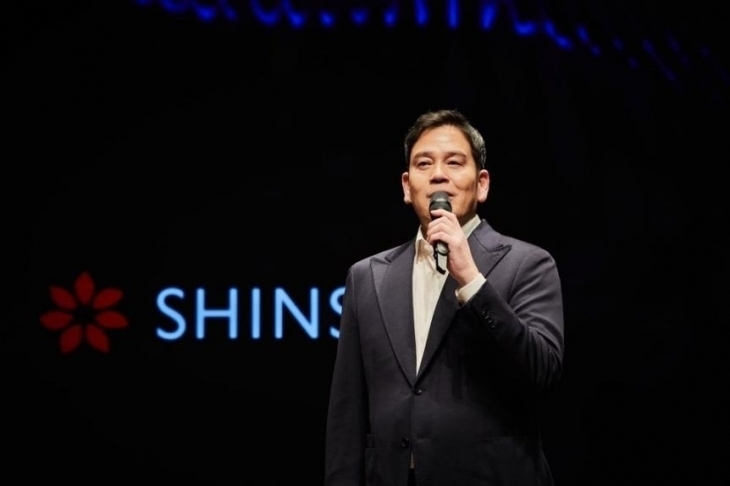 신입사원 수료식서 발언하는 정용진 부회장. 2024.2.26 신세계그룹 제공