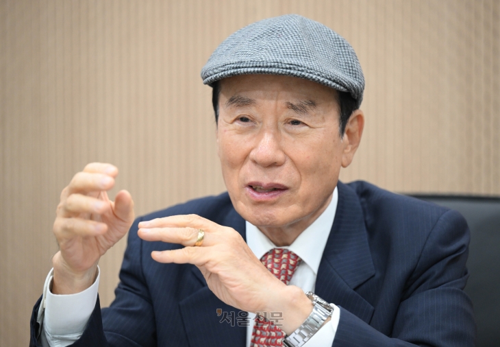 심지연 경남대 명예교수는 지난 22일 서울신문 인터뷰에서 “이승만 전 대통령이 분단의 원흉이라는 주장이 계속되는 건 자신의 오류를 인정하는 데 인색한 연구 풍토가 작용한 것”이라고 말했다. 홍윤기 기자