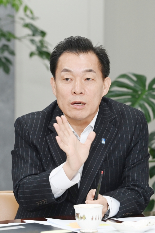 이재준 경기 수원특례시장이 28일 서울신문과 가진 인터뷰에서 “수도권정비계획법이 합리적으로 개정돼야 한다”고 강조하고 있다. 수원시 제공