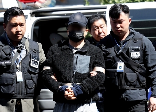 사전투표소에 불법 카메라 설치 유튜버 구속심사