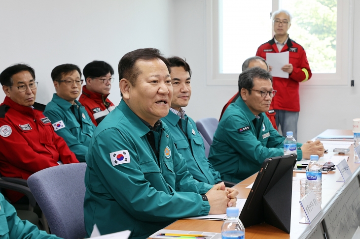 이상민 장관, 산불진화 헬기 운영 상황 점검