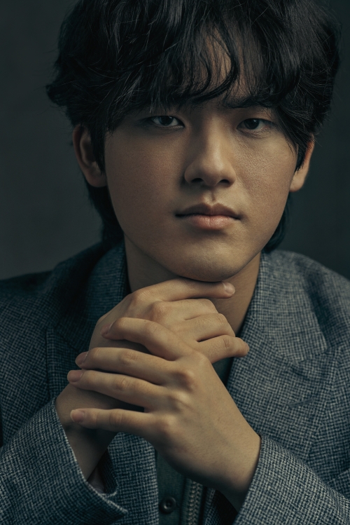첫 스튜디오 녹음 앨범 ‘쇼팽: 에튀드’를 낸 피아니스트 임윤찬은 “내 음악도 달라져야만 하고 더 좋게 변하고 있다”고 했다. 유니버설뮤직 제공