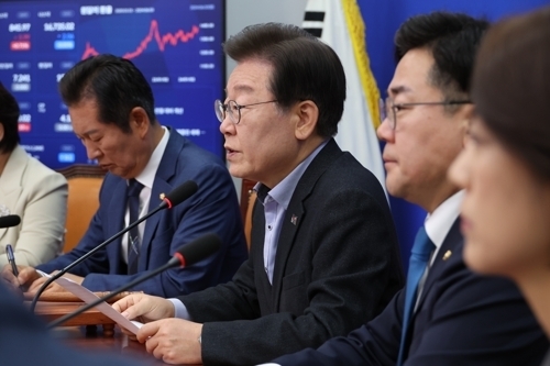 발언하는 이재명 대표