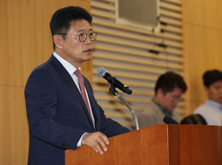 최태원 회장 이혼 소송 관련 입장 밝히는 이형희 위원장 최태원 회장 이혼 소송 관련 입장 밝히는 이형희 위원장