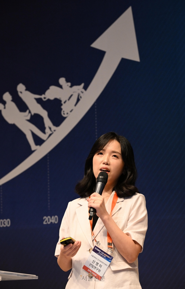 신영미 서울대 인구정책연구센터 선임연구원이 20일 서울 중구 한국프레스센터에서 열린 2024 서울신문 인구포럼에서 인구절벽이란 절체절명의 국가적 과제를 풀기 위해 머리를 맞댔다. 도준석 전문기자
