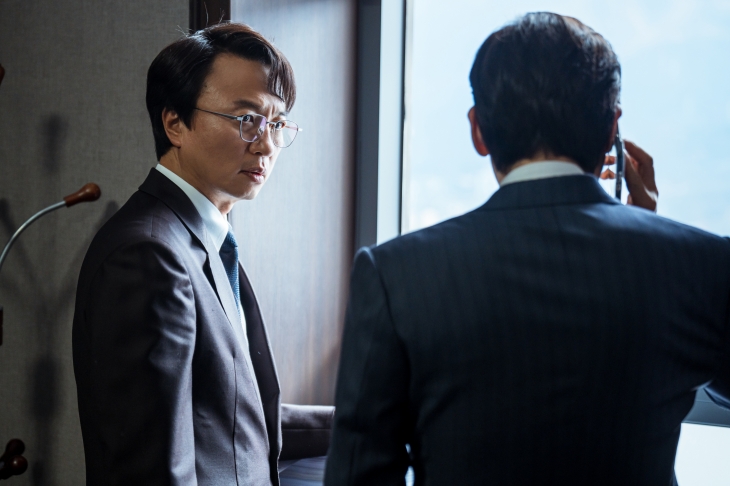 정의로운 검사 ‘이장석’을 연기한 전배수 등의 조연이 열연을 펼쳤다. 넷플릭스 제공