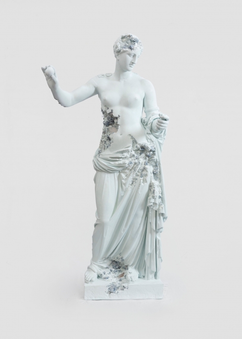 ‘다니엘 아샴: 서울3024’ 전. Blue Calcite Eroded Venus of Arles, 2019. Courtesy of the artist and Perrotin. 롯데뮤지엄 제공