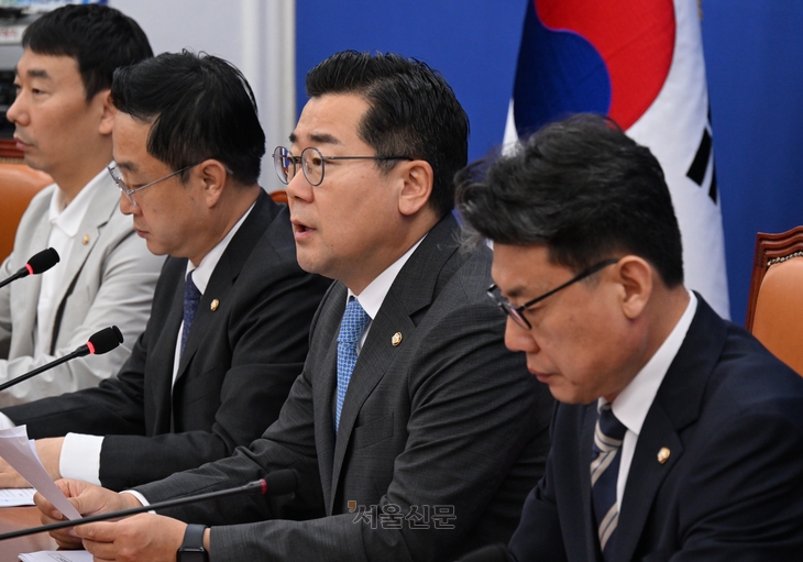 13일 박찬대 더불어민주당 당대표 직무대행 겸 원내대표가 정책조정회의에서 발언 하고 있다. 안주영 전문기자