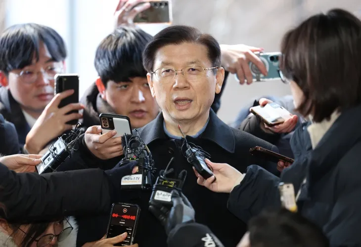 윤석열 대통령에 대한 고위공직자범죄수사처의 체포영장 집행을 저지한 박종준 대통령 경호처장이 10일 오전 서울 서대문구 국가수사본부로 출석하고 있다. 2025.1.10 연합뉴스 윤석열 대통령에 대한 고위공직자범죄수사처의 체포영장 집행을 저지한 박종준 대통령 경호처장이 10일 오전 서울 서대문구 국가수사본부로 출석하고 있다. 2025.1.10 연합뉴스