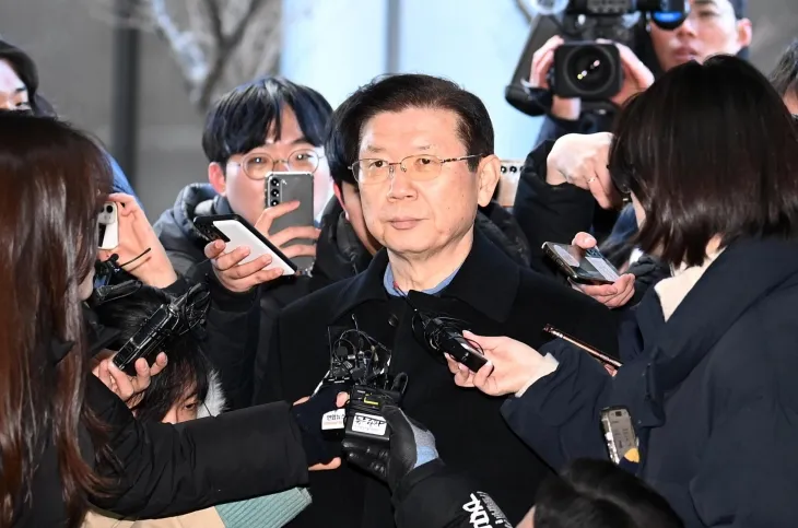 윤석열 대통령에 대한 체포영장 집행을 방해한 혐의(특수공무집행방해)로 입건된 박종준 대통령 경호처장이 10일 오전 서울 서대문구 국가수사본부로 출석하고 있다. 2025.1.10/뉴스1 윤석열 대통령에 대한 체포영장 집행을 방해한 혐의(특수공무집행방해)로 입건된 박종준 대통령 경호처장이 10일 오전 서울 서대문구 국가수사본부로 출석하고 있다. 2025.1.10/뉴스1