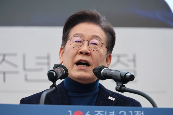 이재명 더불어민주당 대표가 지난 1일 서울 종로구 안국동 사거리에서 열린 ‘야 5당 공동 내란종식·민주헌정수호를 위한 윤석열 파면 촉구 범국민대회’에서 발언하고 있다. 2025.3.1 연합뉴스