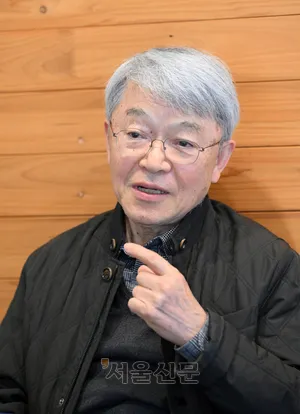 양건 전 감사원장은 “우리 실정에 맞는 권력구조를 찾기 위해 대안의 순기능보다 역기능을 먼저 살펴봐야 한다”고 밝혔다. 우리나라는 타협이 안되는 적대적 정치문화이기 때문에 의회 중심의 내각제 등은 대통령제보다 더 부작용이 클수 있다는 것이 양 전 원장의 판단이다. 양건 전 감사원장은 “우리 실정에 맞는 권력구조를 찾기 위해 대안의 순기능보다 역기능을 먼저 살펴봐야 한다”고 밝혔다. 우리나라는 타협이 안되는 적대적 정치문화이기 때문에 의회 중심의 내각제 등은 대통령제보다 더 부작용이 클수 있다는 것이 양 전 원장의 판단이다.