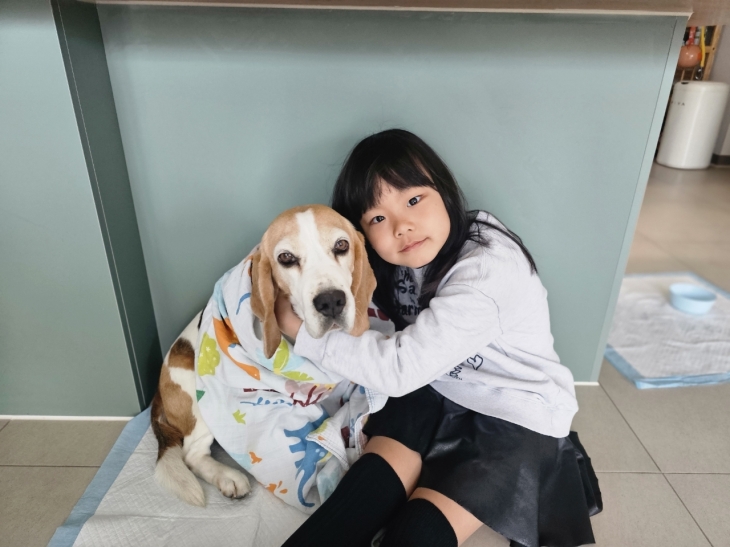 황은담양이 지난 28일 ‘국화’를 안고 있다. 이상은씨 제공