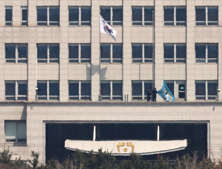 봉황기 내리는 대통령실