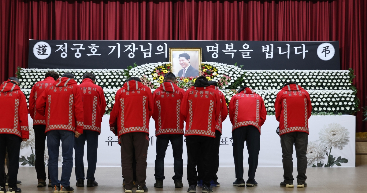 동료 잃은 슬픔…떨어지지 않는 발걸음