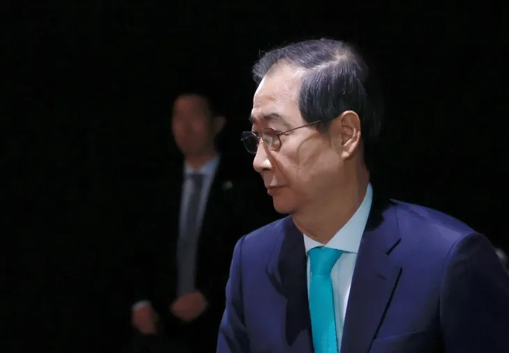 연단 향하는 한덕수 권한대행 연단 향하는 한덕수 권한대행