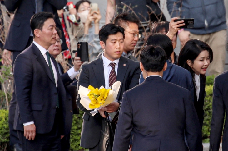 김건희 여사 경호하는 김성훈 차장
