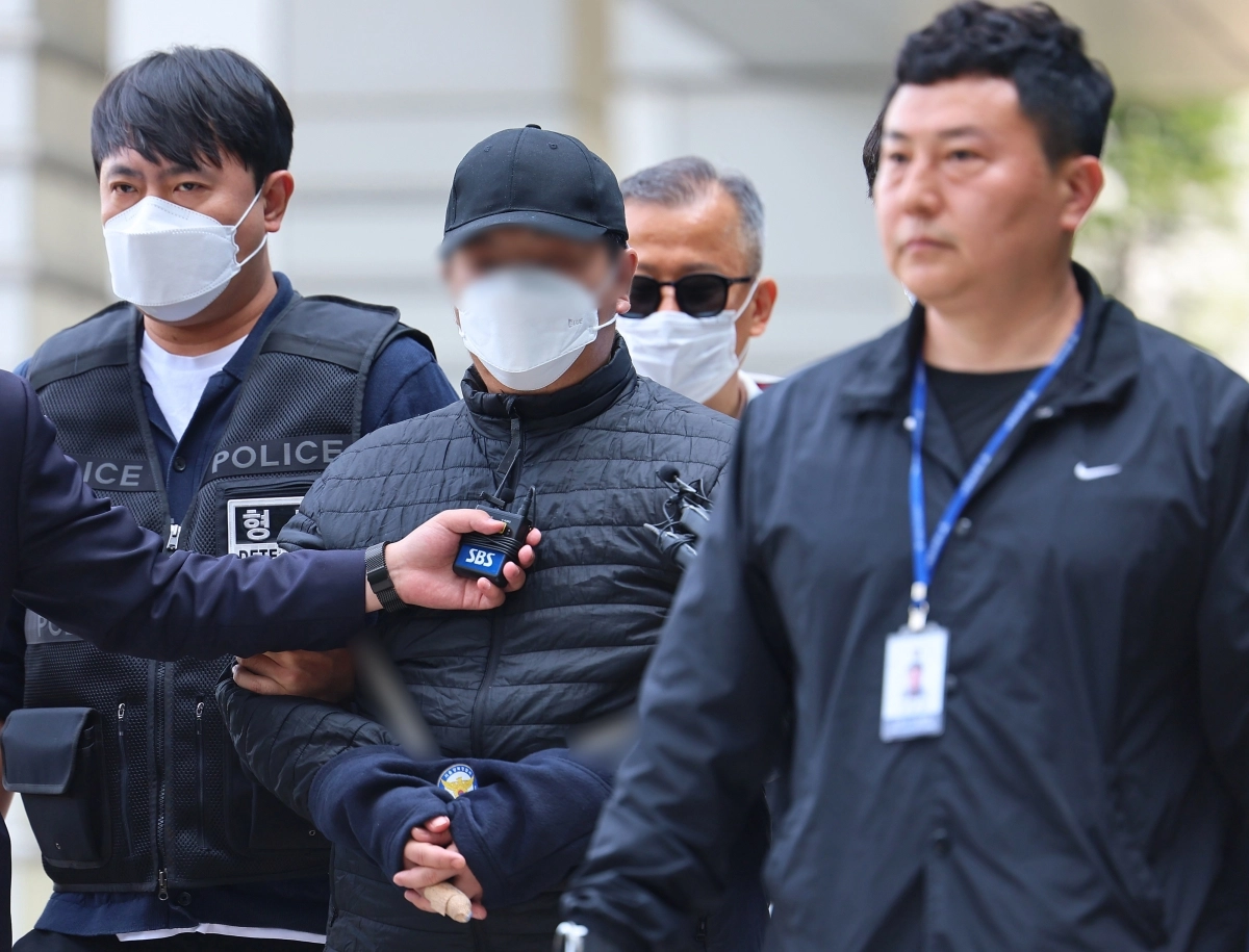 영장심사 출석하는 미아동 마트 흉기 난동 피의자 영장심사 출석하는 미아동 마트 흉기 난동 피의자