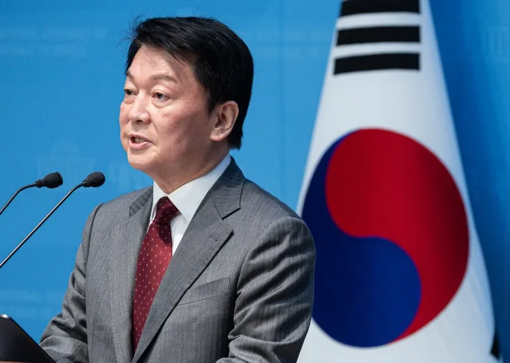 안철수 국민의힘 경선 후보가 27일 오전 서울 여의도 국회 소통관에서 ‘국민 여러분께 드리는 호소문’을 발표하고 있다. 2025.4.27 뉴스1 안철수 국민의힘 경선 후보가 27일 오전 서울 여의도 국회 소통관에서 ‘국민 여러분께 드리는 호소문’을 발표하고 있다. 2025.4.27 뉴스1