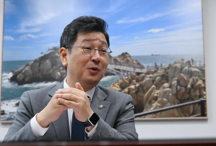 김태선 더불어민주당 의원이 12일 국회 의원회관에서 서울신문과 인터뷰를 하고 있다. 2025.6.12 안주영 전문기자 김태선 더불어민주당 의원이 12일 국회 의원회관에서 서울신문과 인터뷰를 하고 있다. 2025.6.12 안주영 전문기자