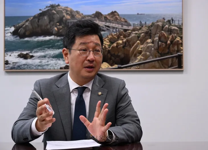 김태선 더불어민주당 의원이 12일 국회 의원회관에서 서울신문과 인터뷰하고 있다. 2025.6.12 안주영 전문기자 김태선 더불어민주당 의원이 12일 국회 의원회관에서 서울신문과 인터뷰하고 있다. 2025.6.12 안주영 전문기자