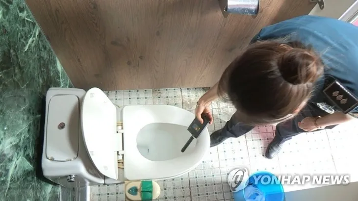 화장실 몰카 자료사진. 연합뉴스 화장실 몰카 자료사진. 연합뉴스