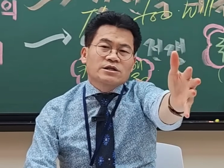 한국사 스타강사 출신 전한길씨가 지난 16일 올린 영상에서 “부정선거에 대해서 법적으로 확실한 결정적인 증거를 가져오면 10억원을 걸겠다”고 말하고 있다. 유튜브 채널 ‘전한길뉴스’ 캡처 한국사 스타강사 출신 전한길씨가 지난 16일 올린 영상에서 “부정선거에 대해서 법적으로 확실한 결정적인 증거를 가져오면 10억원을 걸겠다”고 말하고 있다. 유튜브 채널 ‘전한길뉴스’ 캡처