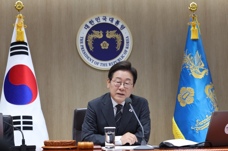이재명 대통령이 19일 열린 국무회의에서 발언하고 있다. 정부는 20조 2000억원의 2차 추가경정예산안을 의결했다.