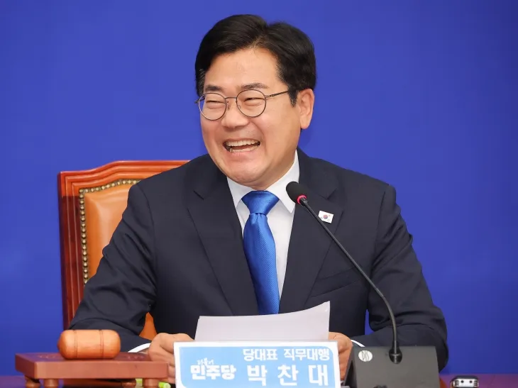 밝은 표정의 박찬대 원내대표 밝은 표정의 박찬대 원내대표