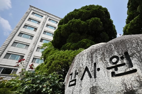 감사원이 1일 ‘4차 산업혁명 대응 점검’ 감사 보고서를 공개했다. 2022년 정부가 4차산업 인력 수급 대책을 마련할 당시 퇴직 등으로 발생하는 대체수요를 계산하지 않아 실제 10년간 필요 인력이 당초 수요예측보다 5만 4000명 부족할 것이라는 감사 결과가 나왔다.