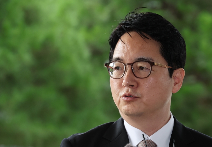 사의를 밝힌 심우정 검찰총장이 2일 오전 서울 서초구 대검찰청으로 출근하며 취재진의 질문에 답하고 있다. 2025.7.2 연합뉴스