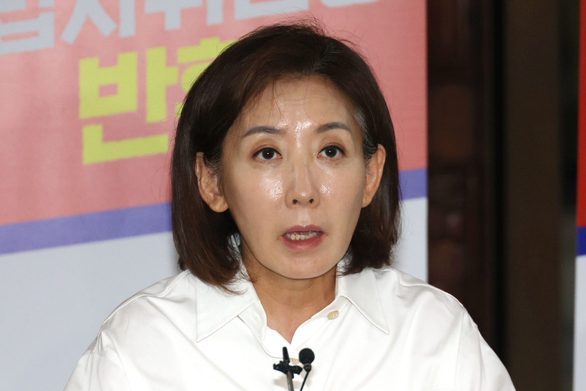 나경원 국민의힘 의원이 2일 오전 서울 여의도 국회 로텐더홀에서 향후 대여 견제 행동계획 등을 밝히는 기자회견을 하고 있다. 나 의원은 지난달 27일 부터 김민석 국무총리 후보자 지명 철회와 여당의 법제사법위원장직 반환 등을 촉구하며 국회 로텐더홀에서 숙식 농성을 하고 있다. 2025.7.2 뉴스1
